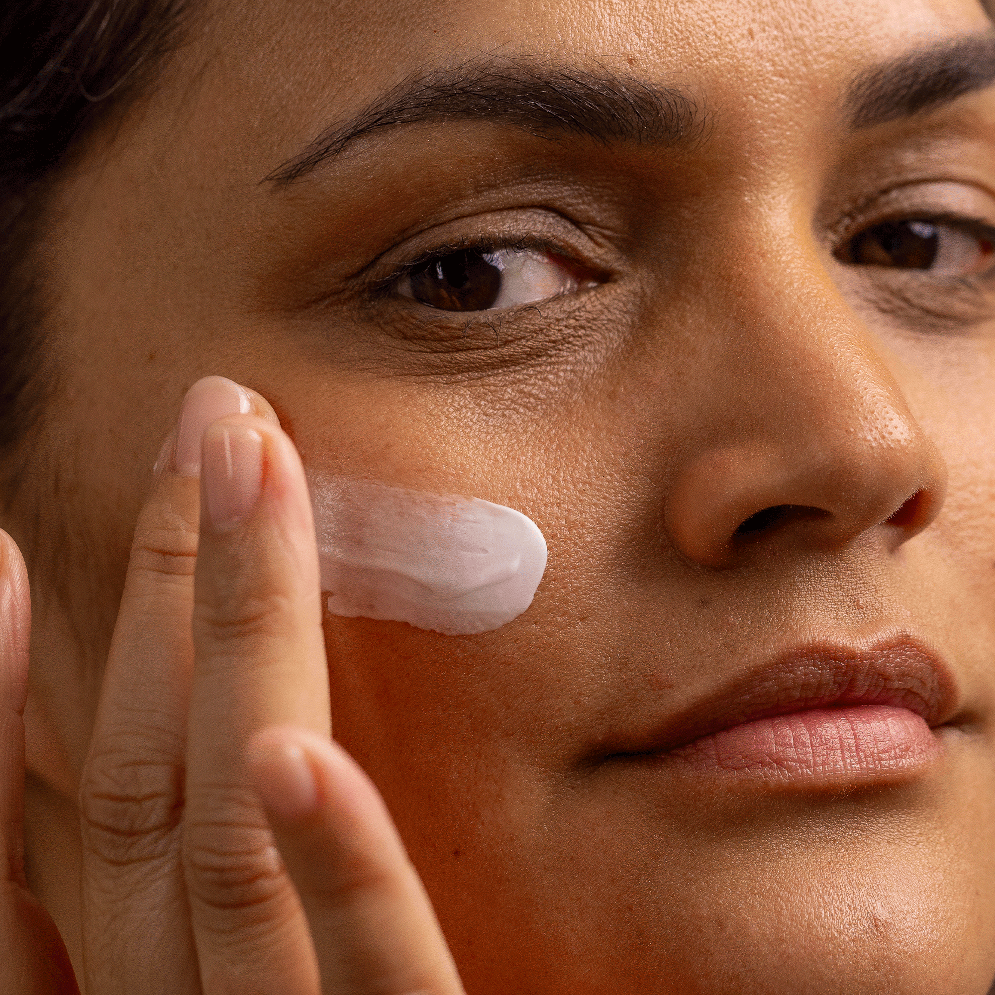 Rosapene™ Night Cream model application.