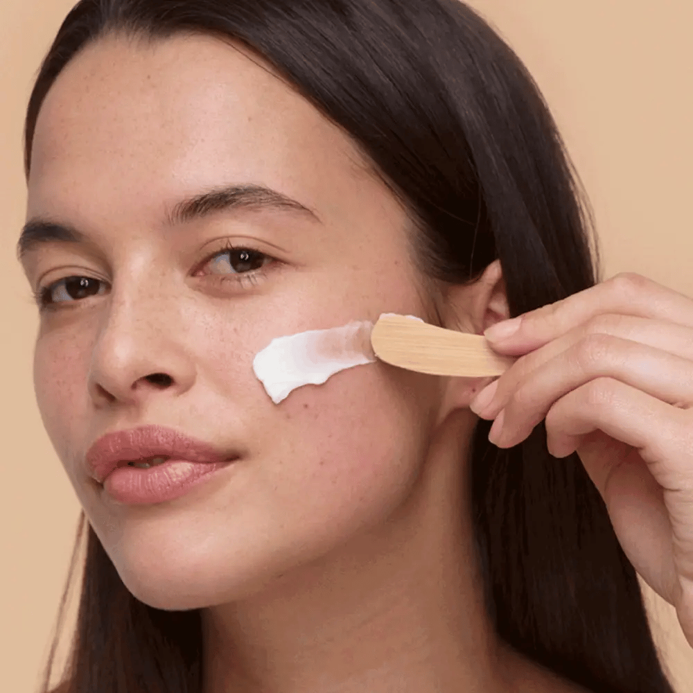 Line Smoothing Day Cream model application.