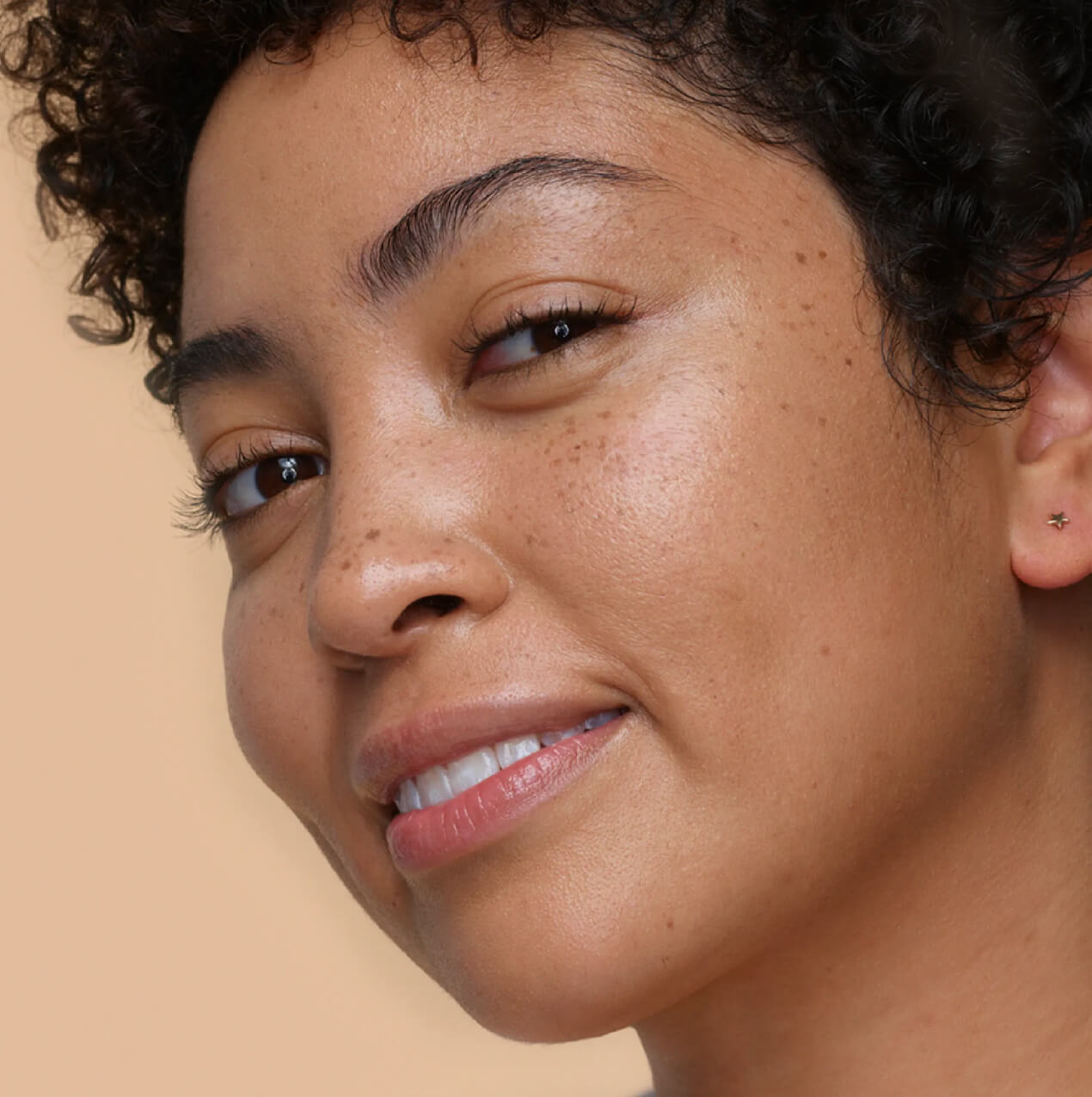 What we mean by ‘clean, natural beauty’. To us, 'clean natural beauty' means beauty with a conscience. It's our promise to continuously do better and be more responsible with the decisions we make for our customers, our products and our world.